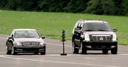 Mercedes C300 vs Cadillac Escalade - nierówny pojedynek? [wideo]
