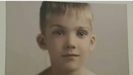 Niepokojący bilboard krwawi, kiedy pada deszcz (wideo) 1