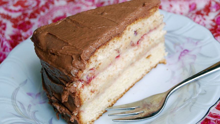 Ciasto biszkoptowe w polewie czekoladowej