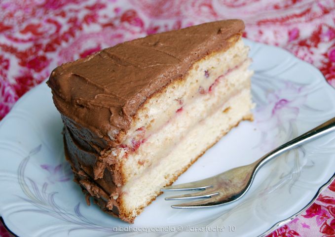 Ciasto biszkoptowe w polewie czekoladowej