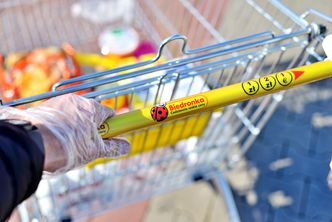 Otwarcie Biedronek w niedzielę to faktyczny koniec zakazu handlu. PiS obiecuje uszczelnienie przepisów. I na tym się kończy