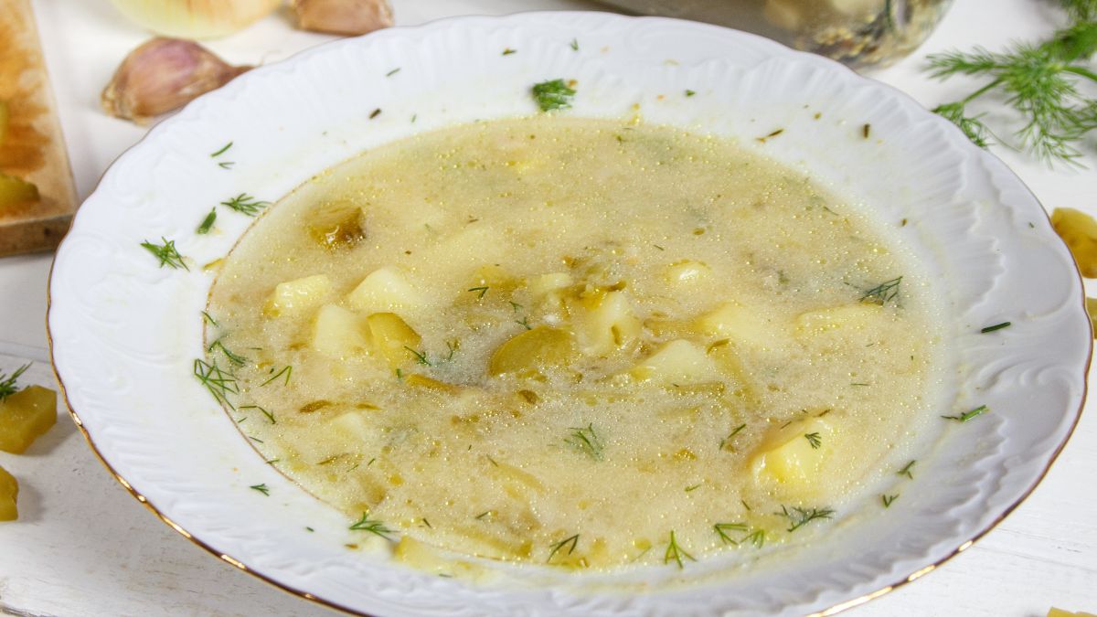 Przepis na zupę ogórkową.