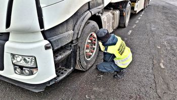 Kontrolowali ciężarówki. Ponad połowa straciła dowody rejestracyjne