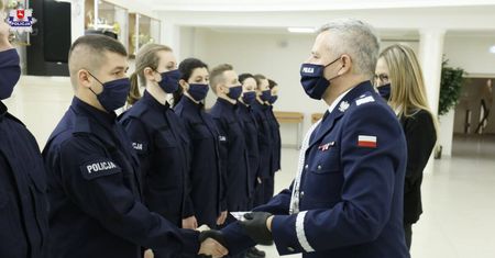 Nowi funkcjonariusze w szeregach KWP. Niebawem rozpoczną służbę