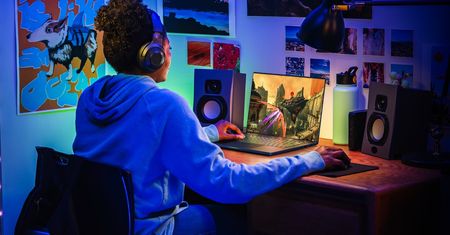 Jaki laptop do nauki i rozrywki? Polecane modele w promocyjnych cenach