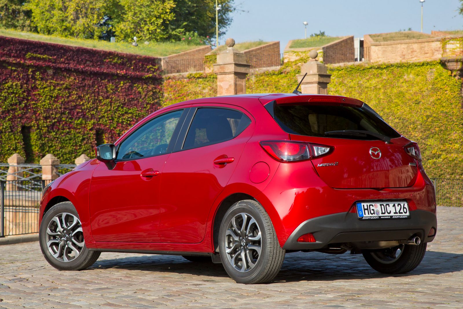 Europejska Mazda 2 – obszerna galeria zdjęć 6