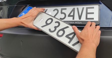 Ministerstwo potwierdziło. Będą odwrócone tablice rejestracyjne