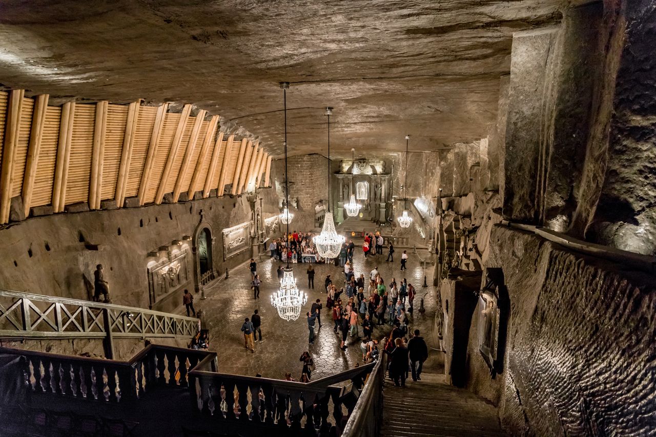 Kopalnia Soli w Wieliczce jest bardzo popularna wśród turystów