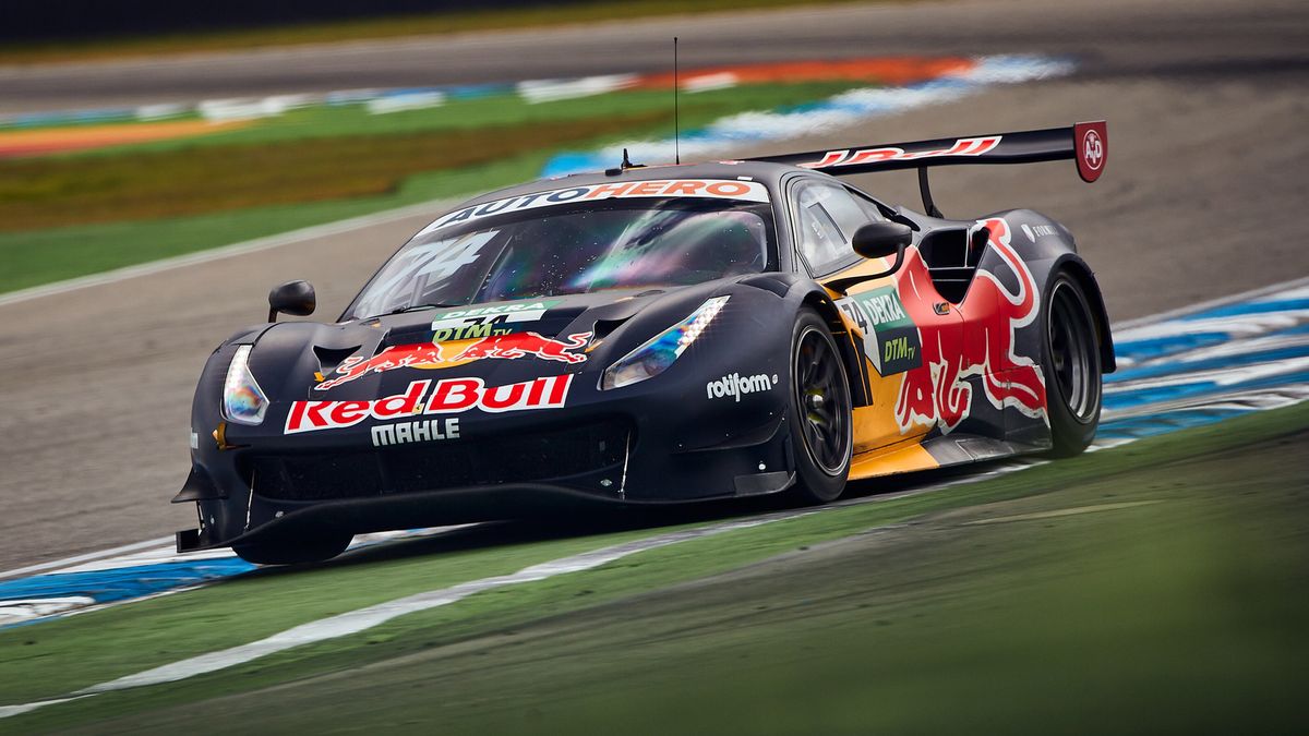 Zdjęcie okładkowe artykułu: Materiały prasowe / Red Bull / Na zdjęciu: Felipe Fraga za kierownicą Ferrari w barwach Red Bulla