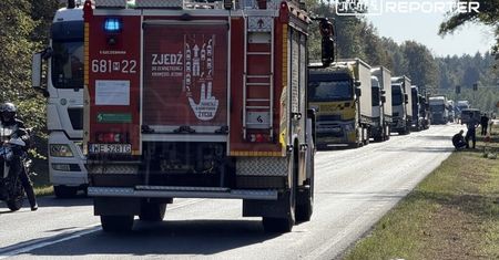 Wypadek DK50 w Zawiszynie. 60-letni motocyklista w stanie ciężkim przetransportowany śmigłowcem LPR