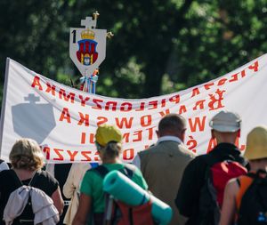 Burmistrz Gostynina zamiast maseczki wybiera różaniec. Kontrowersyjna wypowiedź