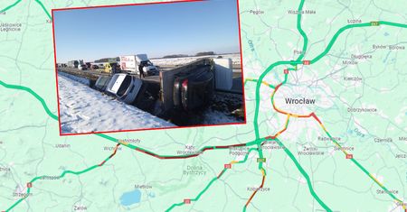 Wypadek lawety pod Wrocławiem. Ogromny korek na autostradzie