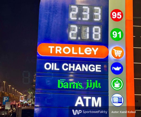 Dzięki niskim cenom benzyny - wartość riala jest niemal równa złotówce - niemal każdy w Rijadzie jest kierowcą