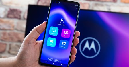 Nie jest najpiękniejsza, ale bardzo szybka. Moto G100 po naszych testach