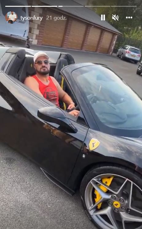 Tyson Fury w luksusowym Ferrari