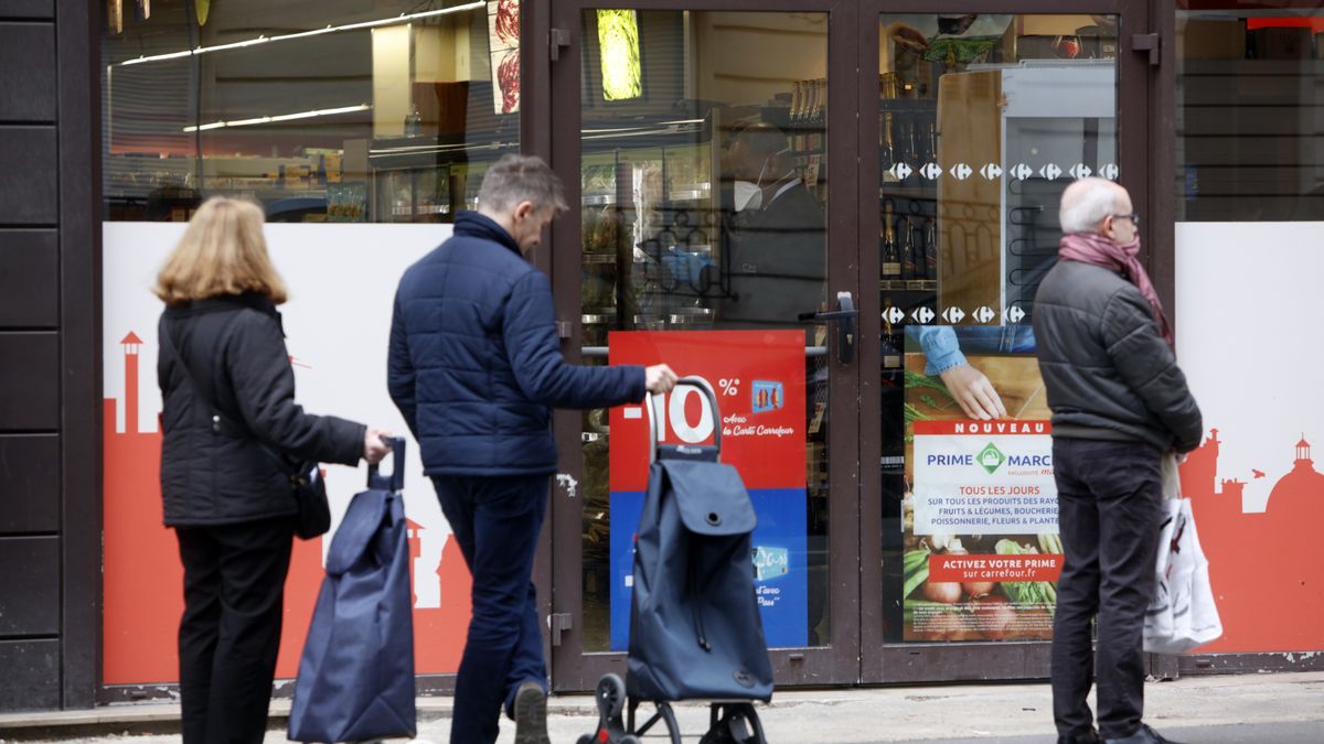 Long lines a front a grocery store in Paris, France, on March 16, 2020, as the COVID-19 coronavirus epidemic intensifies in France. The Prime Minister has announced the closure of all non-essential shops. (Photo by Mehdi Taamallah/NurPhoto via Getty Images)