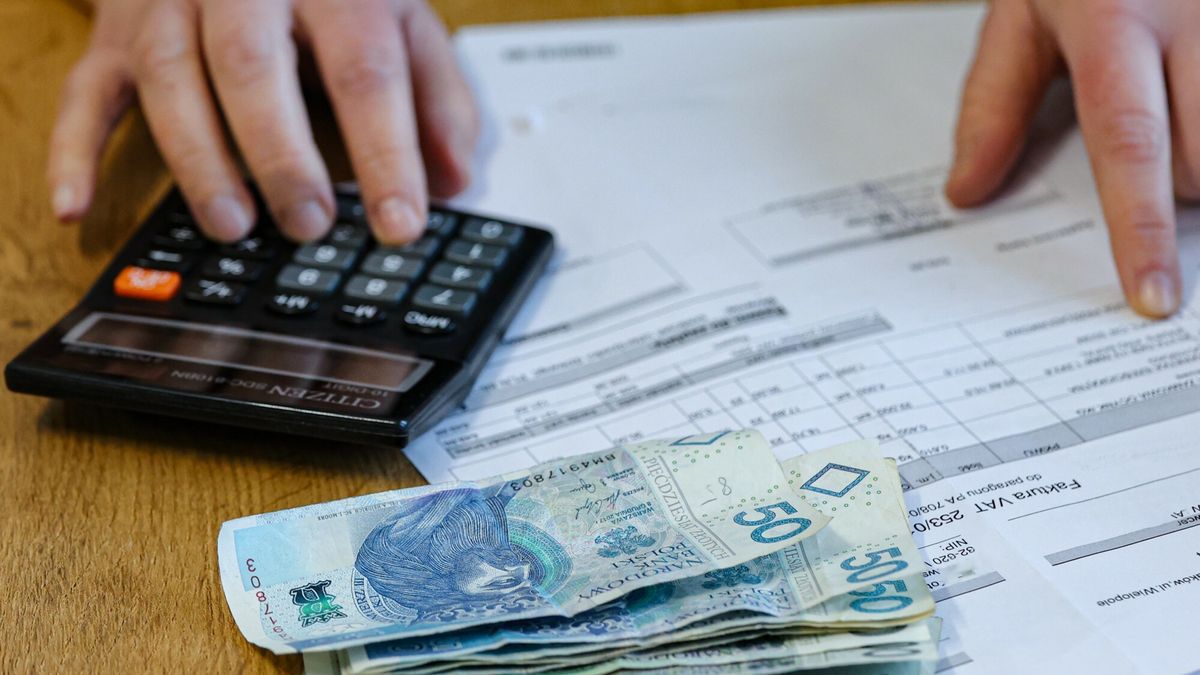 Reporter archiwum 2025 02
02.2025. Krakow. Banknoty Zloty Polski, faktury. fot. Mateusz Kotowicz/REPORTER
Mateusz Kotowicz/REPORTER