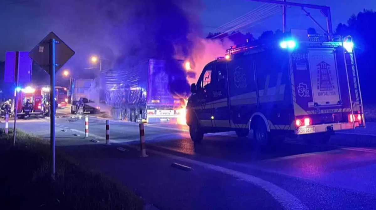 Płonęła naczepa ciężarówki. Przytomna reakcja kierowcy