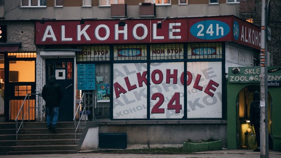 Większość warszawiaków chce nocnego zakazu sprzedaży alkoholu