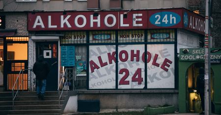 Warszawiacy chcą nocnej prohibicji. Trzaskowski zmieni zdanie?