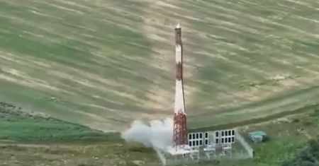 To się nazywa precyzyjne uderzenie – ukraiński dron kamikadze niszczy rosyjską wieżę