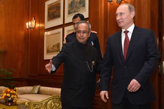 Rosja sprzedaje Indiom broń i reaktory