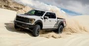 Ford F-150 Raptor R rzuca wyzwanie Ramowi TRX. Ma potężne V8 i jest bardzo skoczny
