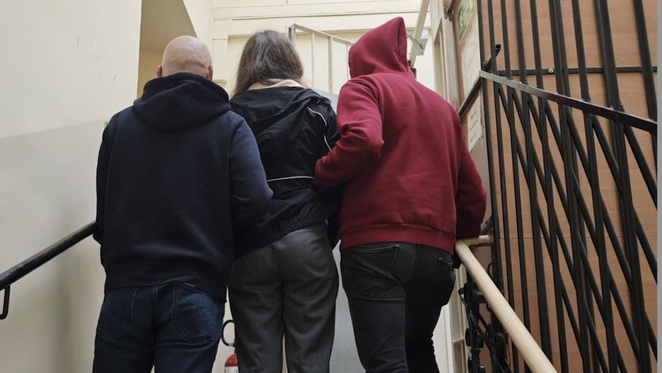 27-letnia pracownica hotelu okradła młodą parę