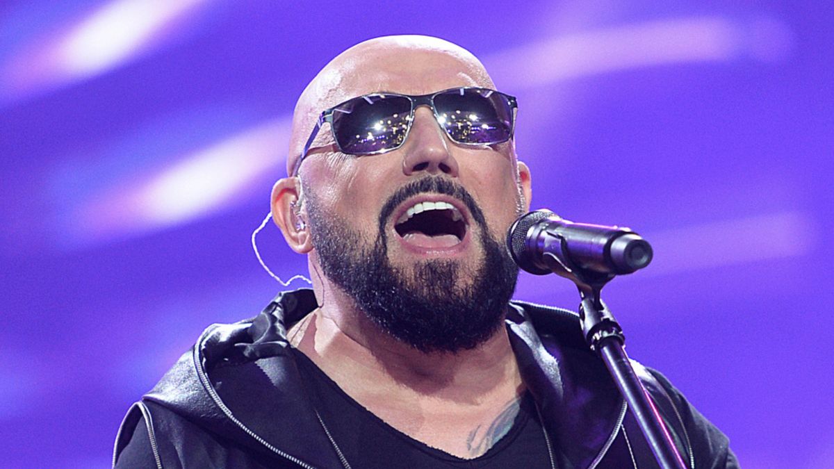 Grzegorz Skawiński pokazał, jak wygląda bez słynnych okularów