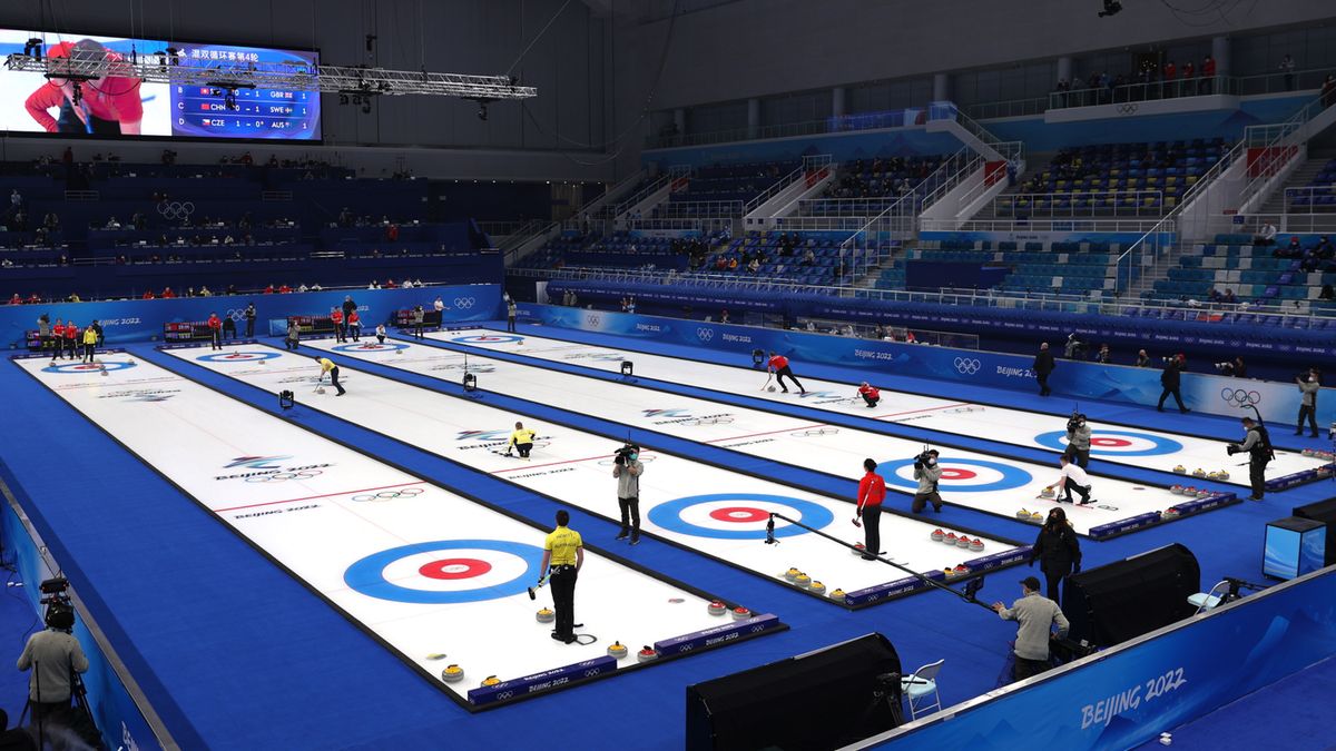 Zdjęcie okładkowe artykułu: PAP/EPA / JEROME FAVRE / Na zdjęciu: curling na ZIO w Pekinie