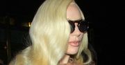 One wie, jak zwrócić na siebie uwagę. Lady Gaga w nietypowej stylizacji. Połączyła prostą bluzkę i spodnie z eksluzywnymi dodatkami.