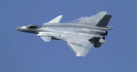 Myśliwiec J-20: chińska superbroń czy instrument propagandy?
