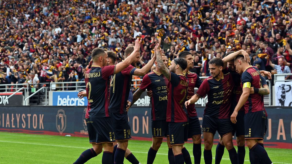 PAP / Marcin Bielecki / Na zdjęciu: radość piłkarzy Pogoni Szczecin
