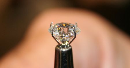 Diamenty są najlepszym przyjacielem kobiety, ale chyba nie teraz