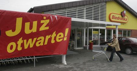 Biedronka otworzy się w niedziele? "Kierownicy otrzymali telefony o konieczności skompletowania załogi"