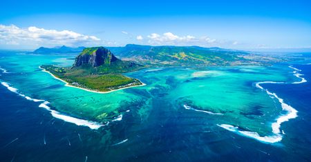 Mauritius otwiera się na turystów. Polacy mają za co kochać tę wyspę