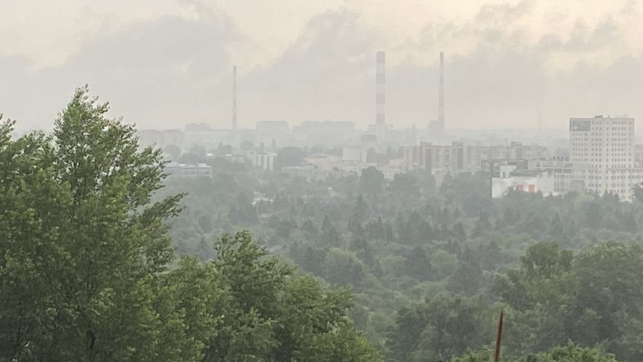 Mazowieckie. Uwaga na silne burze, porywy wiatru, opady i grad. RCB rozsyła ostrzegawcze esemesy