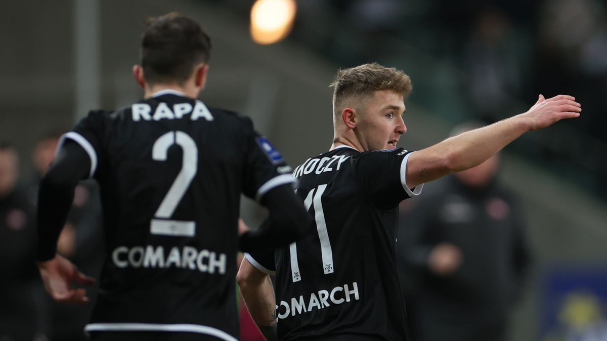 PAP / Leszek Szymański / Zawodnik Cracovii Michał Rakoczy (P) cieszy się ze zdobytej bramki 