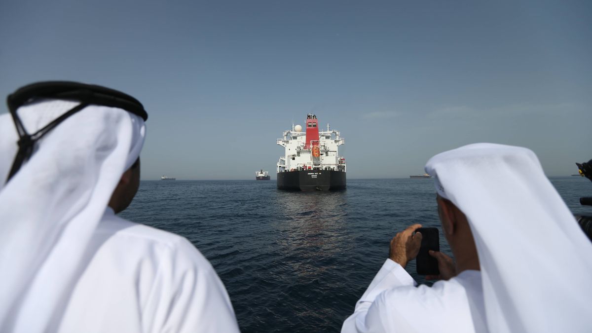 Ships sabotaged near UAE territorial waters
epa07567791 A general view for the MV Andrea Victory under Norway flag which was attacked on 12 May 2019 outside Fujairah port, United Arab Emirates, 13 May 2019. Media reports on 13 May 2019 state that the United Arab Emirates (UAE) Foreign Office reported that four commercial vessels have been targeted by sabotage operations near UAE territorial waters. Saudi Arabia's energy minister Khalid al-Falih added that two Saudi oil tankers had been targeted in the attack.  EPA/ALI HAIDER 
Dostawca: PAP/EPA.
ALI HAIDER