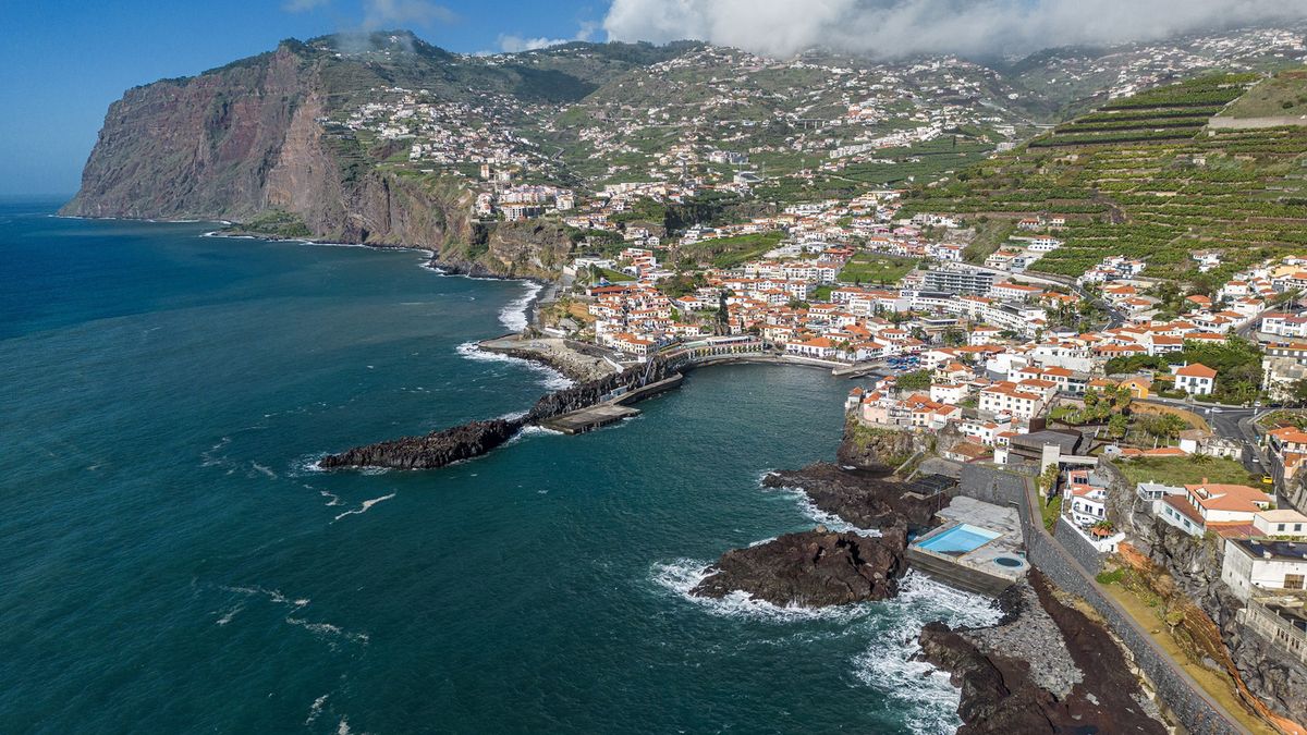 Wyspa Madera należy do Portugalii.