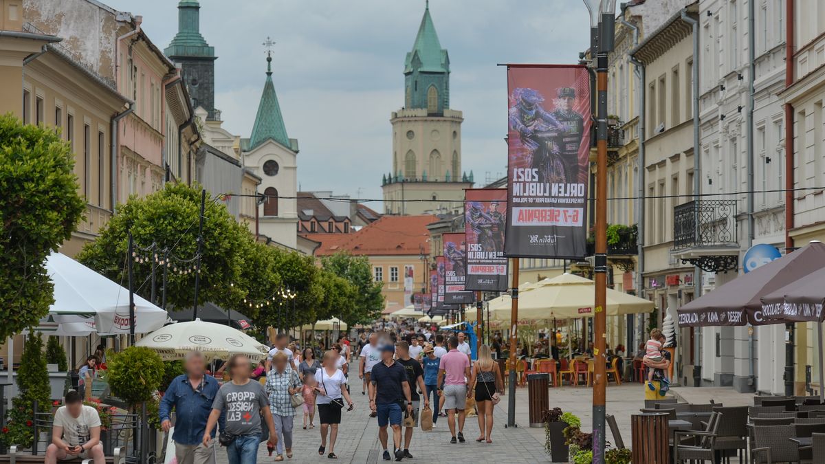 Komu najbardziej ufają Polacy? Na szczycie rankingu lekarze i pielęgniarki