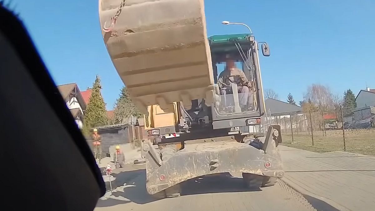 Operatorowi koparki puściły nerwy