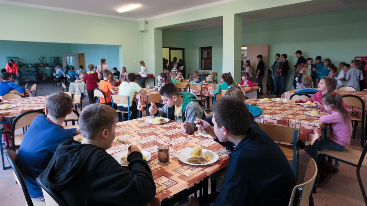 Sto��wka szkolna w zespole szk� w K�odawie
K�odawa, 16.01.2015. Sto��wka szkolna w zespole szk� w K�odawie ko�o Gorzowa Wielkopolskiego, 16 bm. soa  PAP/Lech Muszy�ski
Lech Muszy�ski
dzieci, dziecko dzieci, edukacja, jedzenie, K�odawa, nauka, obiad, od�ywianie, po�ywienie, sto��wka, szko�a, talerz, uczniowie, wy�ywienie, zdrowie