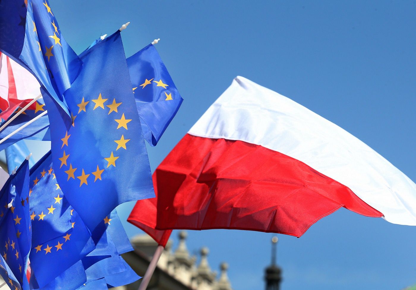 Polacy chcą polexitu? Wyniki najnowszego sondażu mogą zaskakiwać