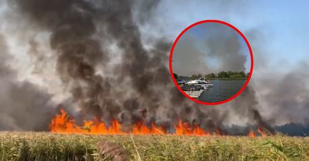 Trwa gaszenie wielkiego pożaru. Na miejscu wozy, samoloty i łodzie