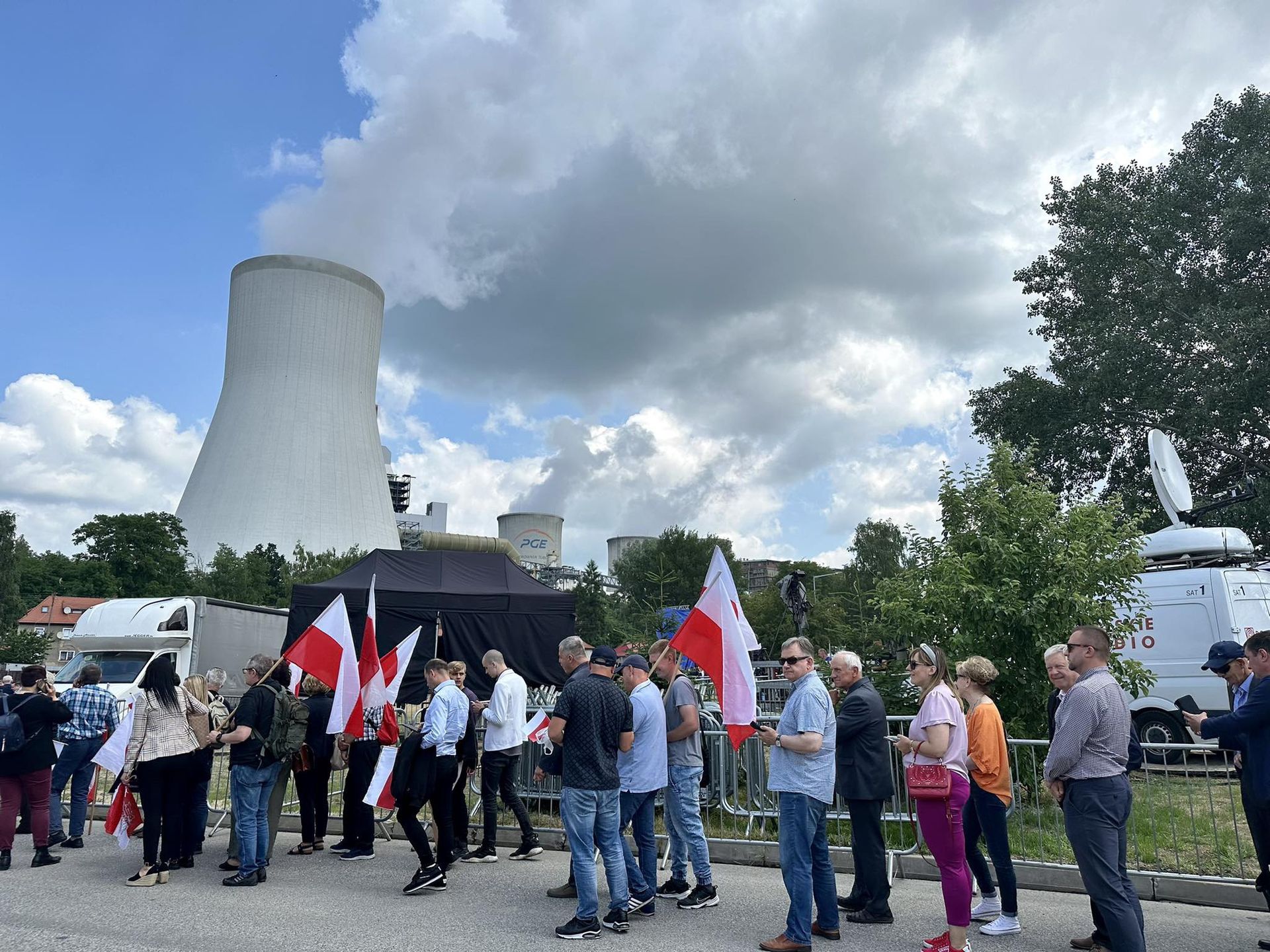 Tłumy przed konwencją PiS w Bogatyni