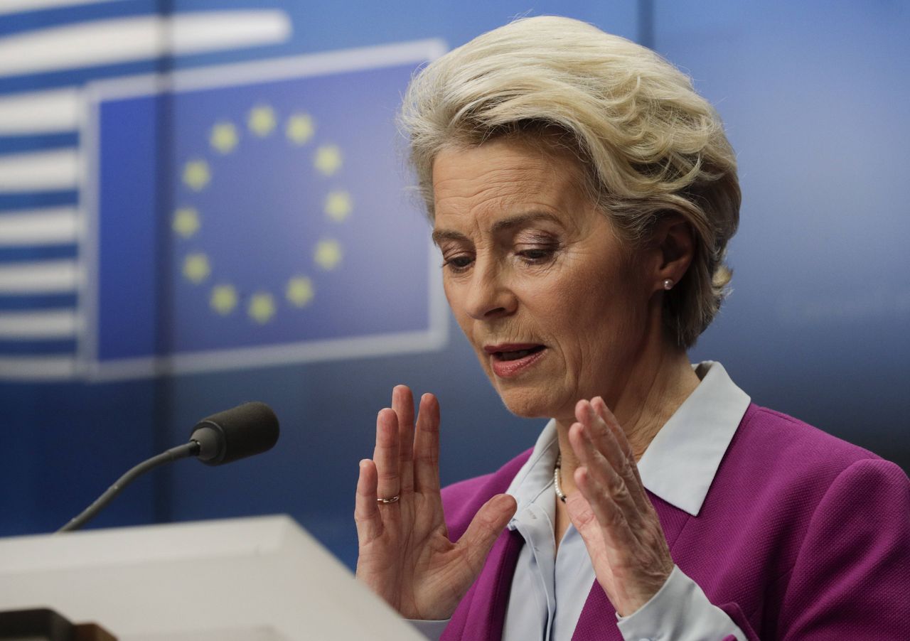 "Musimy zapewnić solidarność europejską. Musimy chronić jednolity rynek oraz łańcuchy dostaw przemysłu" - oznajmiła von der Leyen