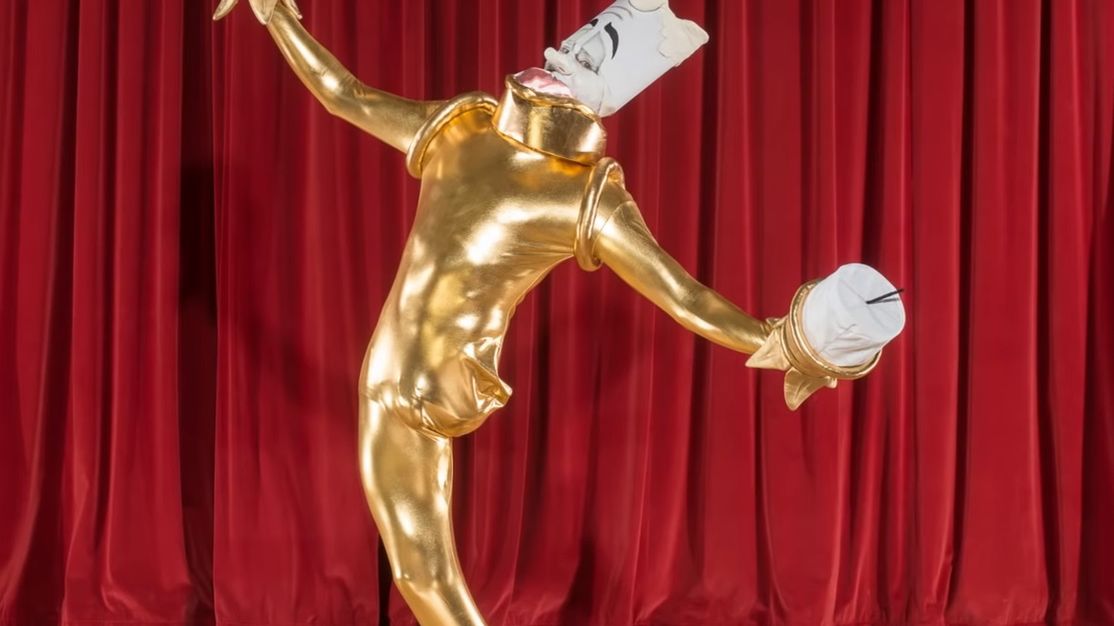 Tworzy niesamowite kostiumy na Halloween. Nie przeszkadza mu brak jednej nogi 1