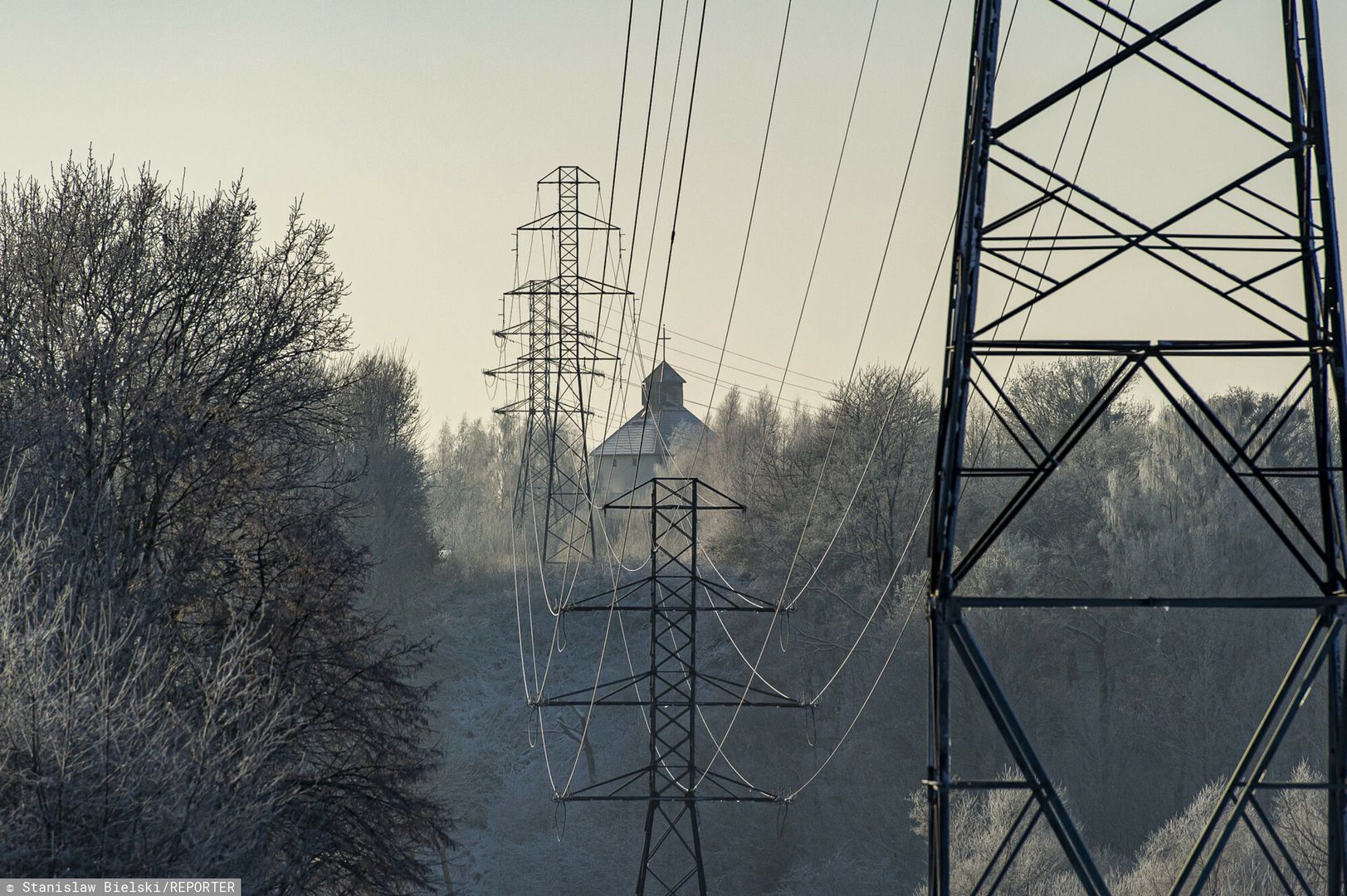 Zima w Polsce
18.12.2022 Elblag N/z linia energetyczna wysokiego napiecia
Fot. Stanislaw Bielski/REPORTER
Stanislaw Bielski/REPORTER