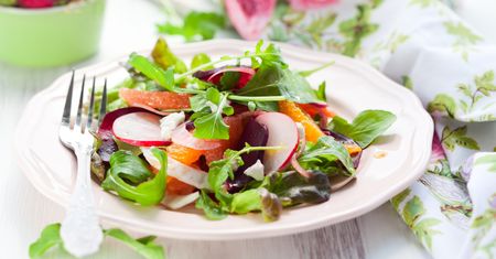 Warzywne i owocowe sałatki poniżej 200 kcal